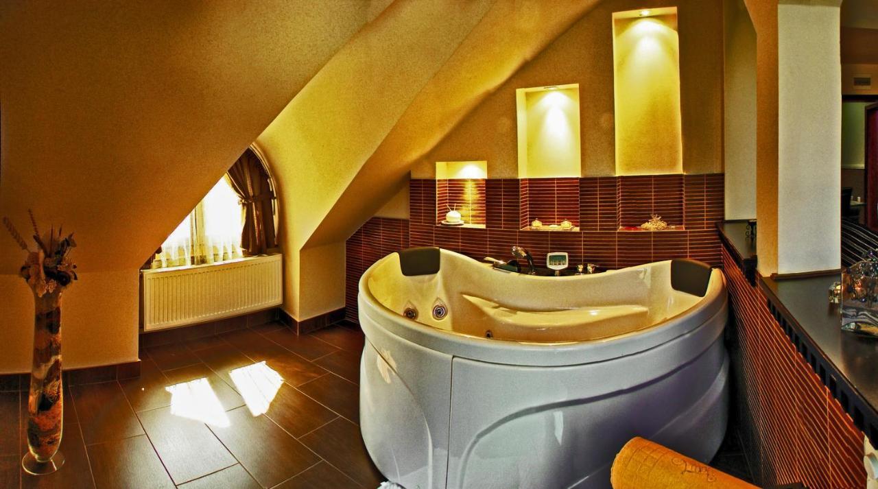 Hotel Vila Lago Palić エクステリア 写真