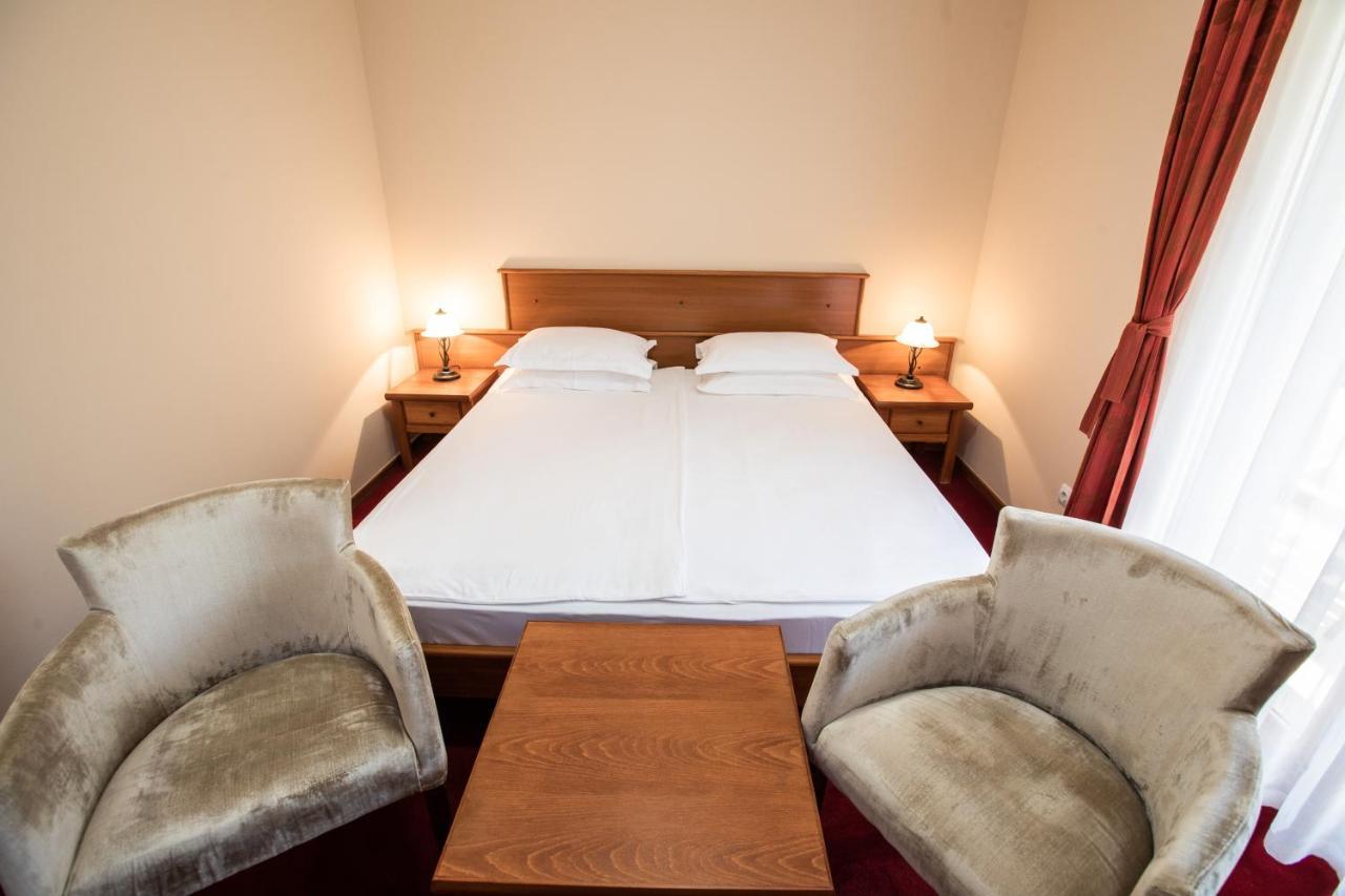 Hotel Vila Lago Palić エクステリア 写真