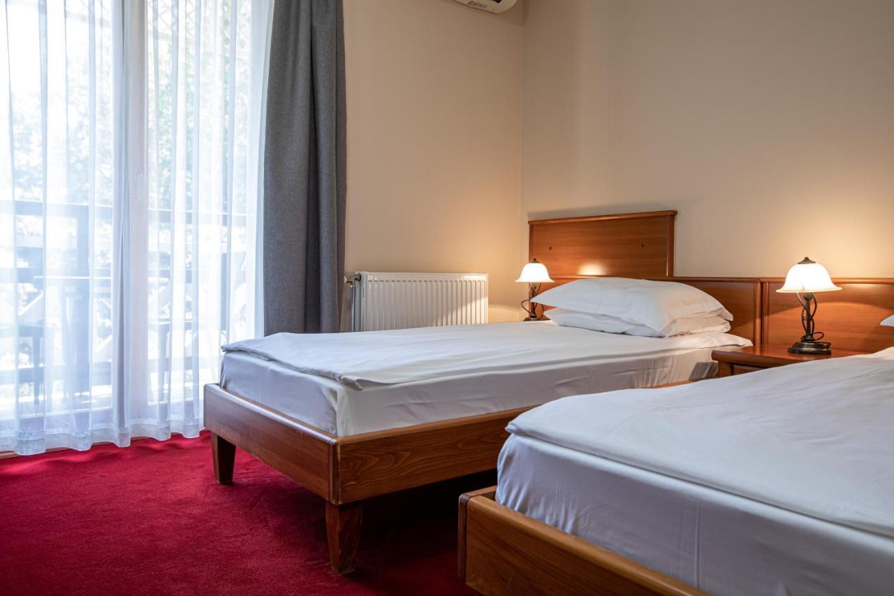 Hotel Vila Lago Palić エクステリア 写真