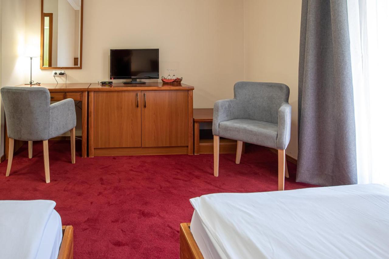 Hotel Vila Lago Palić エクステリア 写真