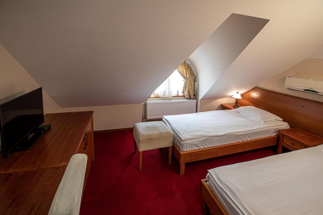 Hotel Vila Lago Palić エクステリア 写真