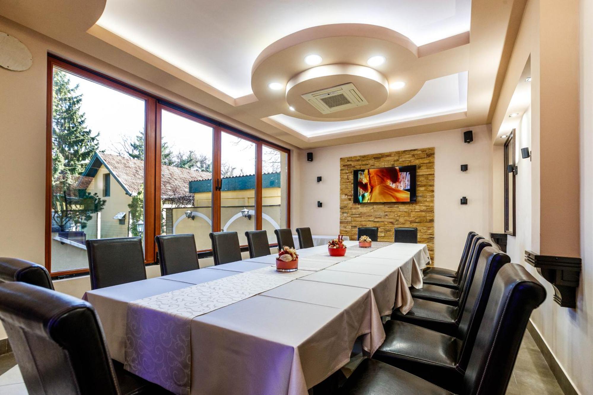 Hotel Vila Lago Palić エクステリア 写真